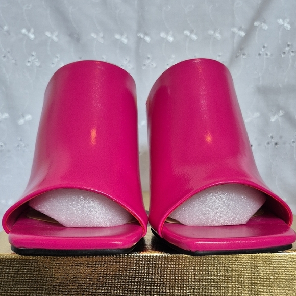 Ninety Union Rumba Fusha Barbie Pink Chain Heel Mules - Picture 2 of 7